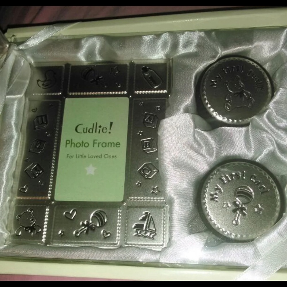 Cudlie photo frame with tooth & curl keepsake boxes